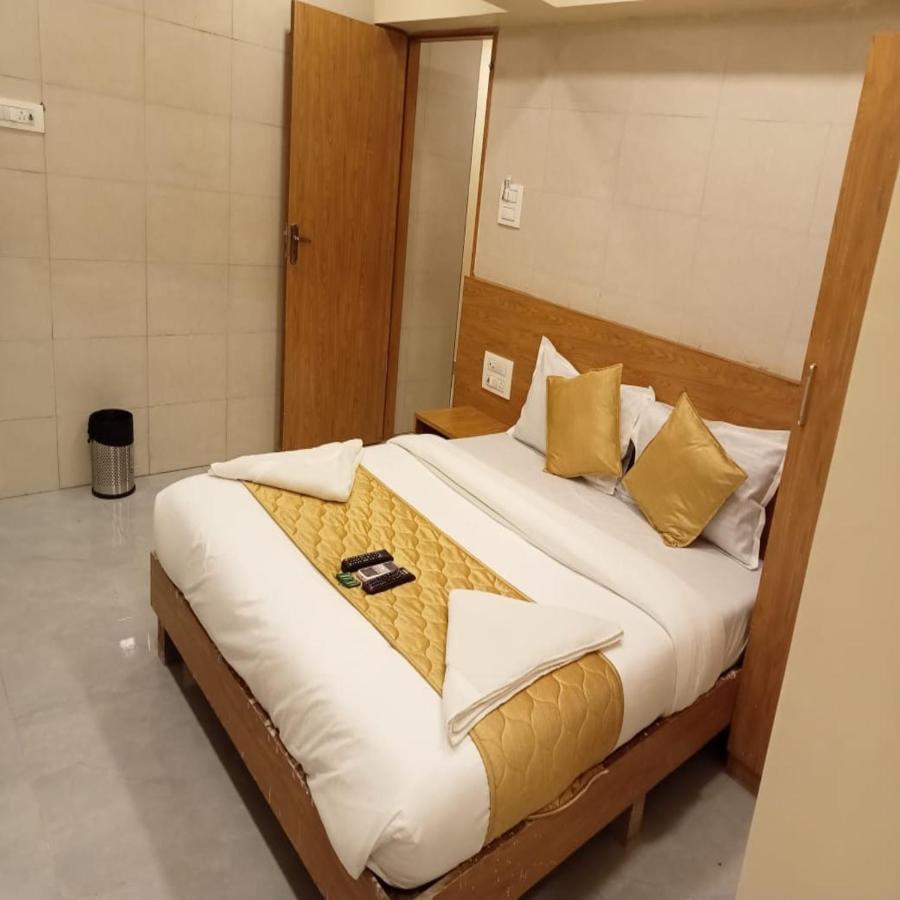 Hotel New Sarah Inn, Andheri West Bombay Extérieur photo